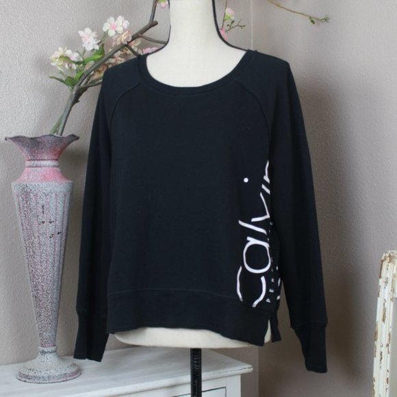 Calvin Klein Sweaters - Calvin Klein Cropped Sweater M